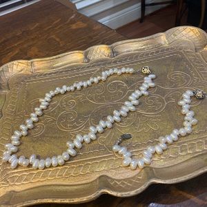 Freshwater pearl necklace and bracelet set